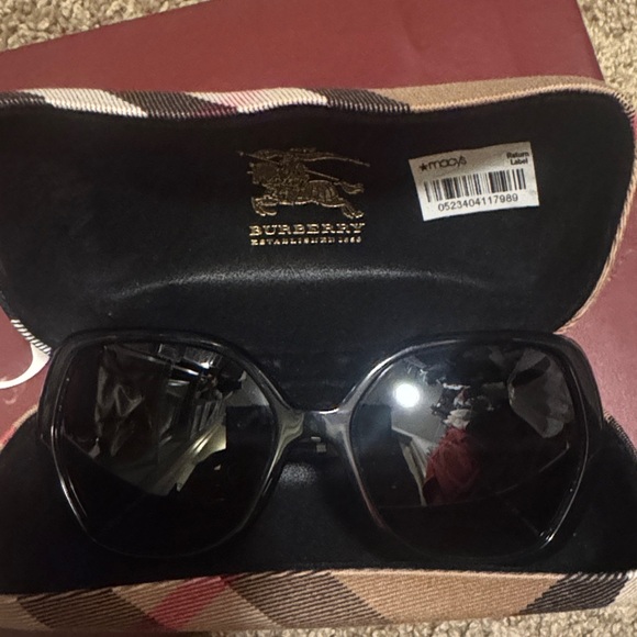 Designer Black Sunglasses - Picture 4 of 4